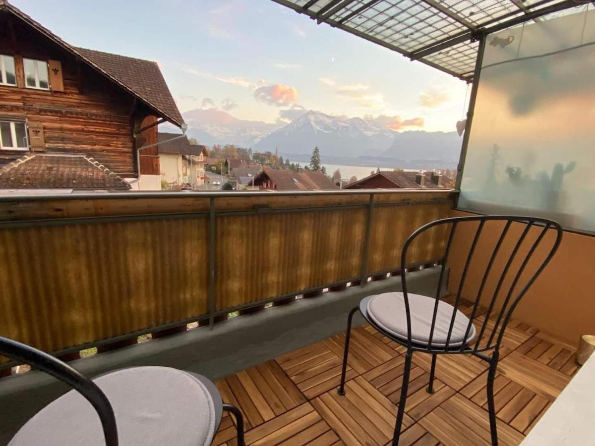 Schoene Ferienwohnung Mit Seeblick トゥーン エクステリア 写真
