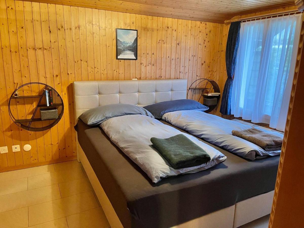 Schoene Ferienwohnung Mit Seeblick トゥーン エクステリア 写真