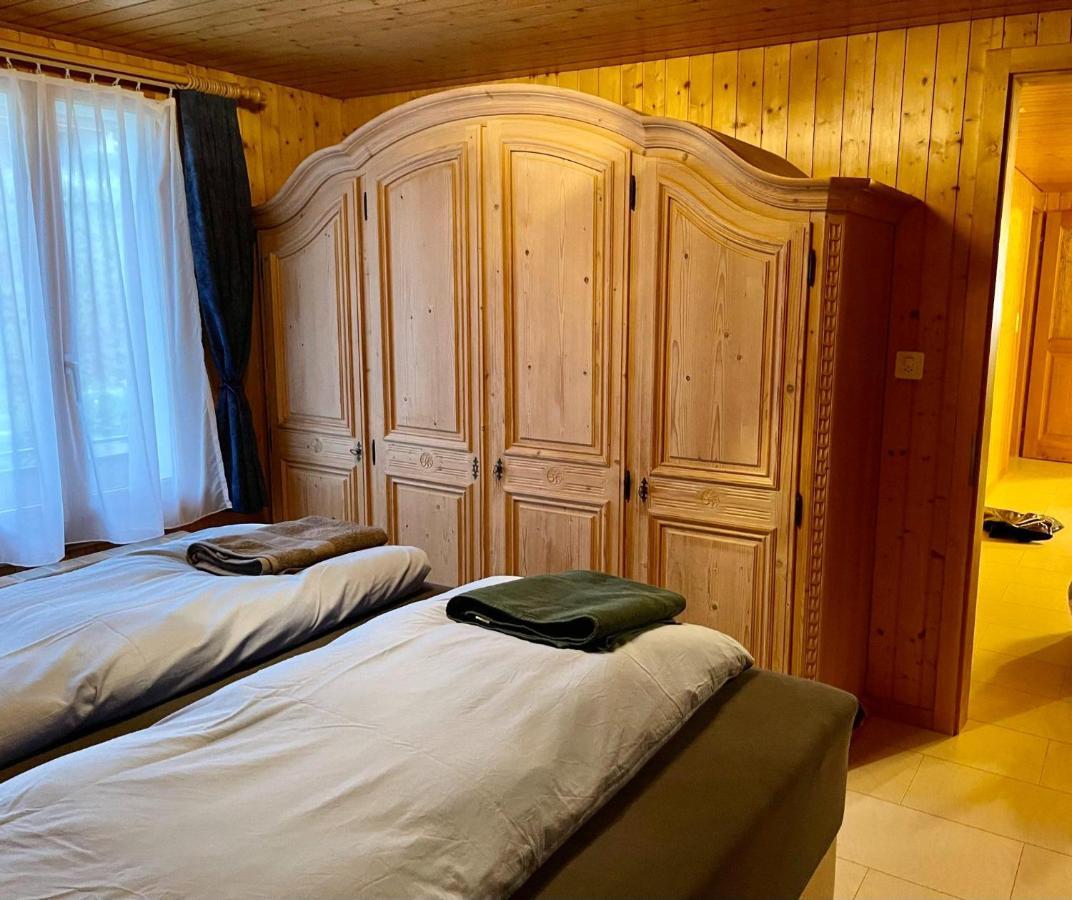 Schoene Ferienwohnung Mit Seeblick トゥーン エクステリア 写真