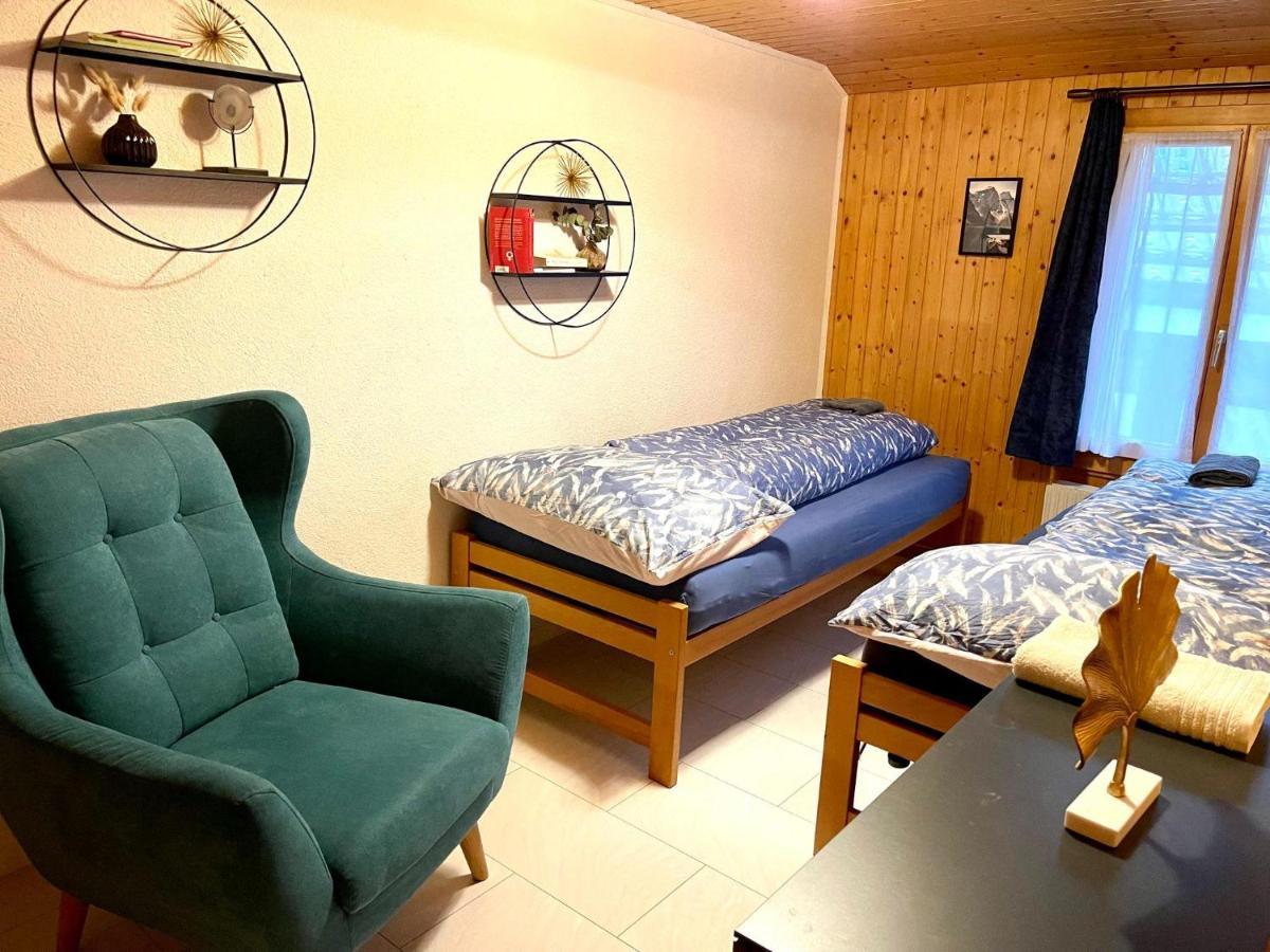 Schoene Ferienwohnung Mit Seeblick トゥーン エクステリア 写真